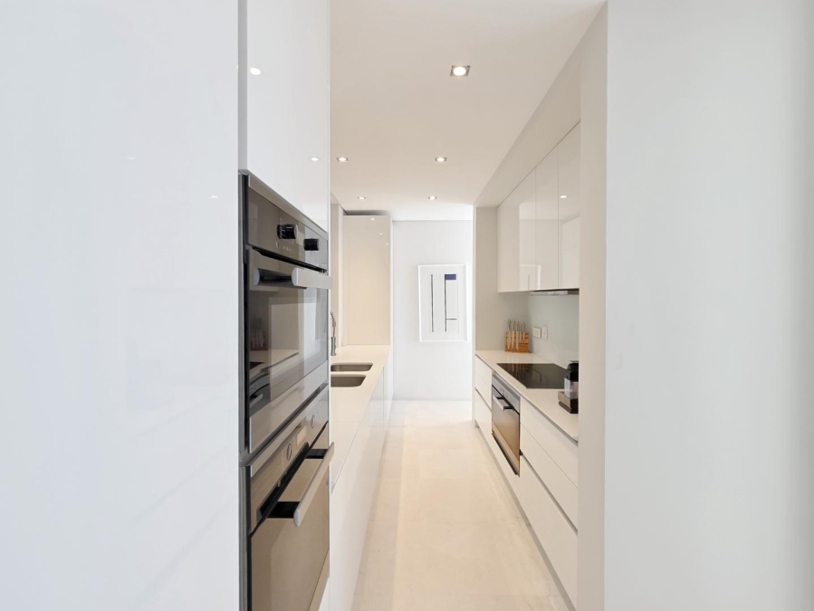 5 Bedroom Property for Sale in Fresnaye Western Cape